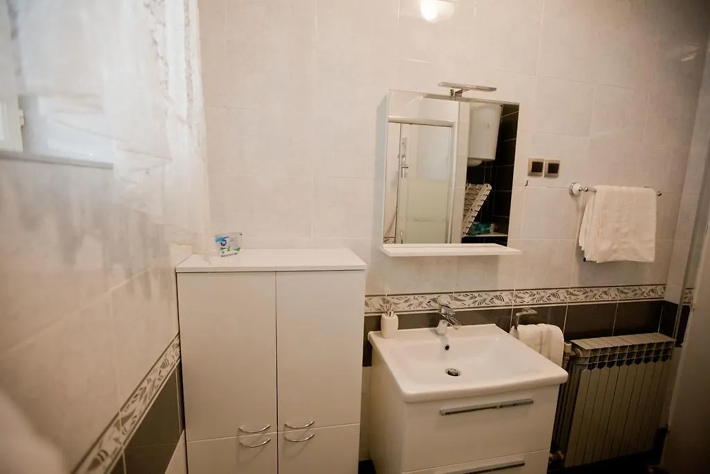 Apartments Erceg Trogir 0*,