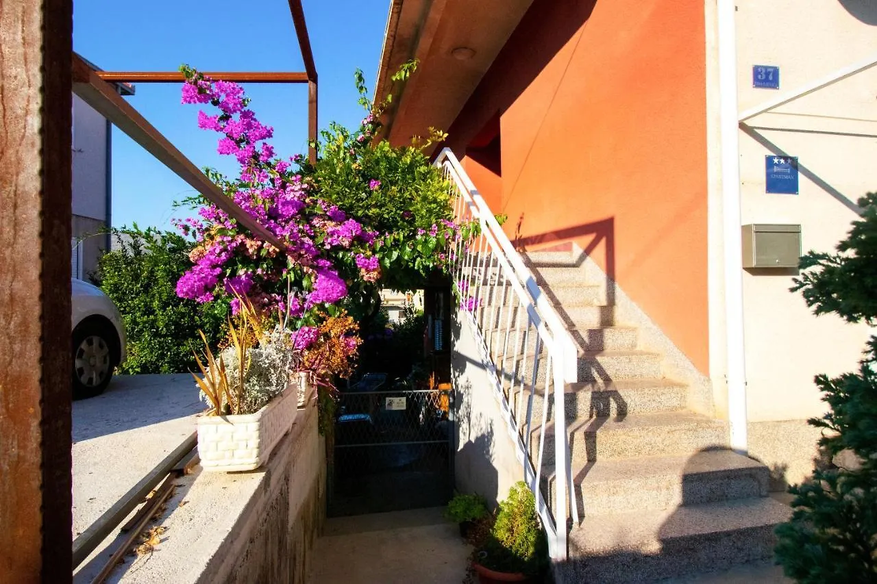 Apartments Erceg Trogir 0*,